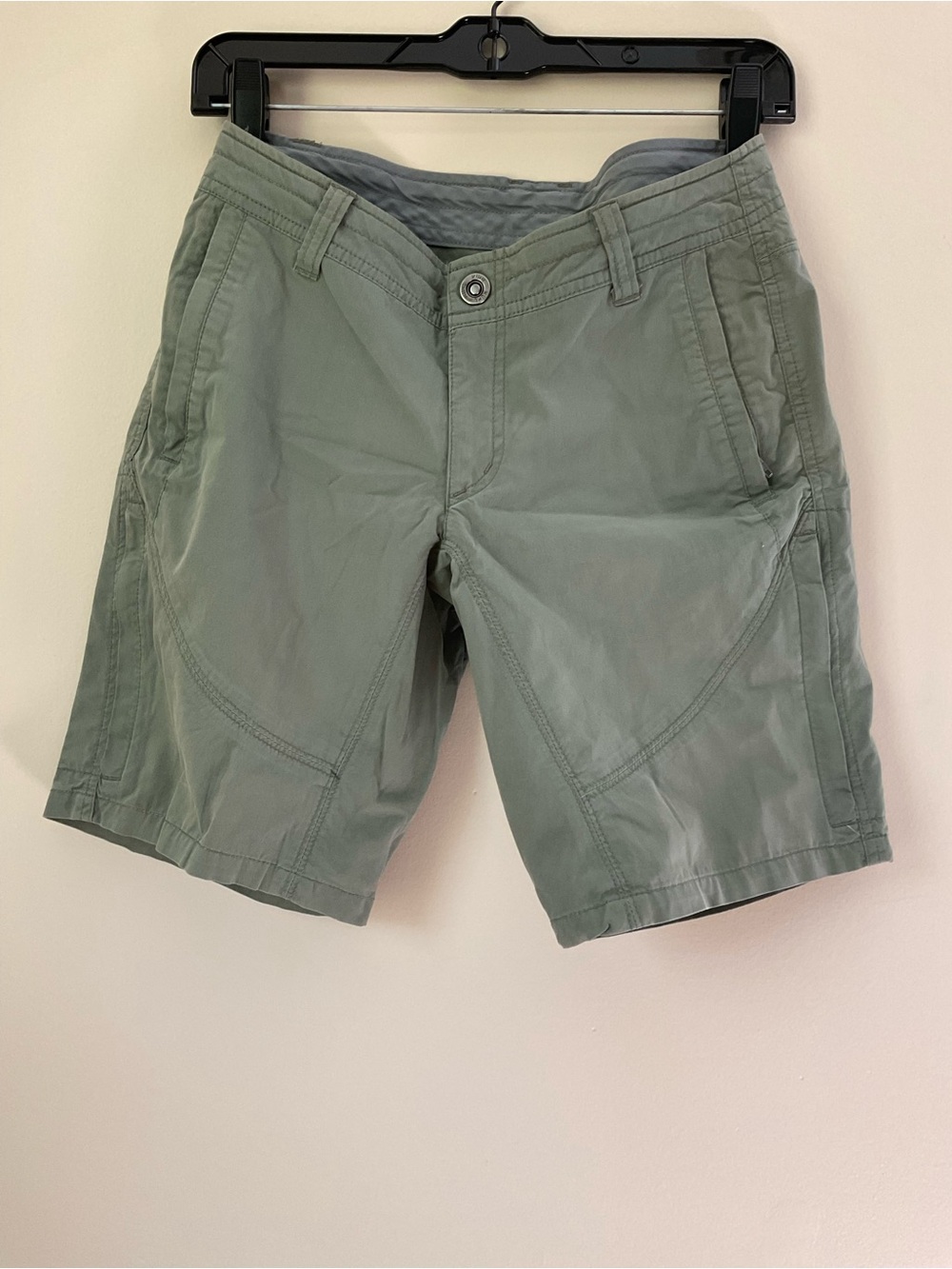Kuhl Women's Olive Utility Bermuda Shorts 14” waist 8.5” inseam pockets